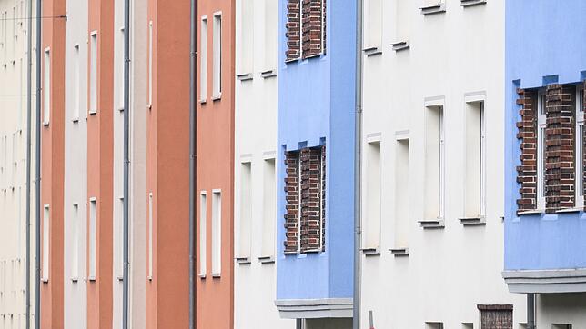 Blick auf Mehrfamilienhäuser in innerstädtischer Lage.