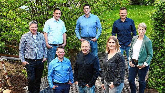 Die Kandidaten der Freien Wähler für die Gemeinderatswahl (hinten von links): Michael Heinermann, Michael Merk, Armin Greiner, Simon ...