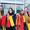 Robin Fox, Anika Maier, Juliane Krall und Thomas Resem (von links) halten die neuen Fasnetsbändel schon in den Händen. Diese sollen zum ...