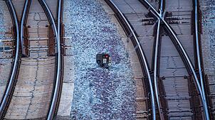 Nach einem Brand an einem Stellwerk in Lehrte ist der Bahnverkehr zwischen Hannover und Berlin eingeschränkt. (Symbolbild)