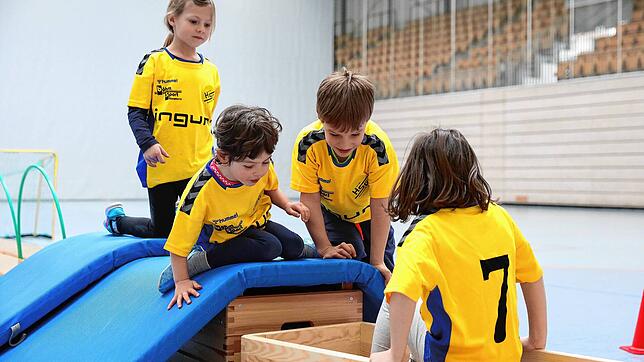 (Archivbild) Kinder beim Handballsportgarten der HSG Konstanz.