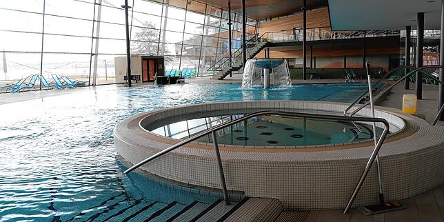 Wann genau die Innenbereiche der Bodensee-Therme wieder öffnen dürfen, steht noch nicht fest, aber es laufen bereits Testdurchläufe mit ...