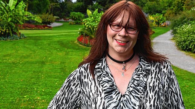 Christin Löhner im Stockacher Stadtgarten. Im kommenden Jahr will sie gegen Amtsinhaber Uli Burchardt bei der Konstanzer OB-Wahl antreten.