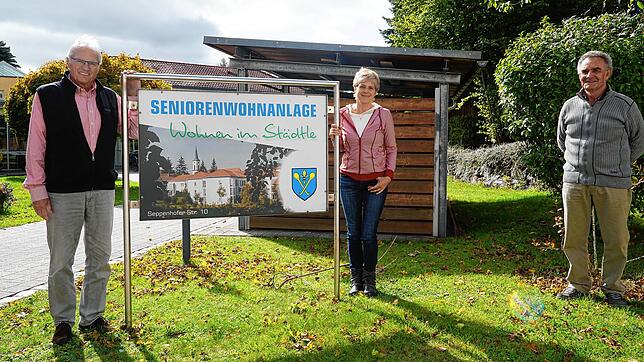 Vorstandsvorsitzender Norbert Brugger (l.) gehört zu den Pionieren, die die Seniorwohnanlage im Städtle gründeten. Hier neben ihm die ...