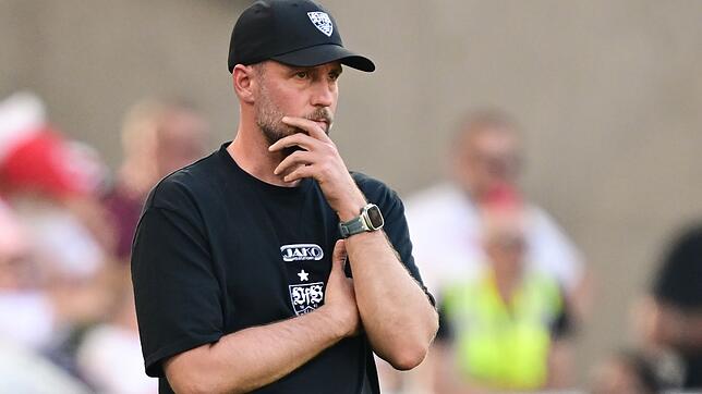 Hat seinen Kader für die Europa League nominiert: VfB-Trainer Sebastian Hoeneß. (Archivbild)