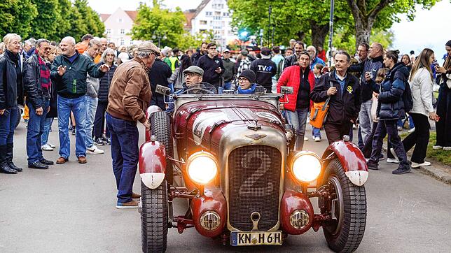Bild : Oldtimerparade am Bodensee: So feierte Friedrichshafen das Zeppelin-Jubiläum – die besten Bilder