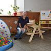 Feuerwehrfrau Elsbeth Richert hat immer ein offenes Ohr für ihre Kameraden. Und für deren Kinder hat sie eine Spielecke eingerichtet.