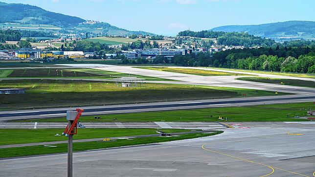 Um die Flugkonzepte am Flughafen Zürich leistungsfähiger und sicherer zu machen, ist eine Verlängerung der Piste 28 in Richtung Westen ...