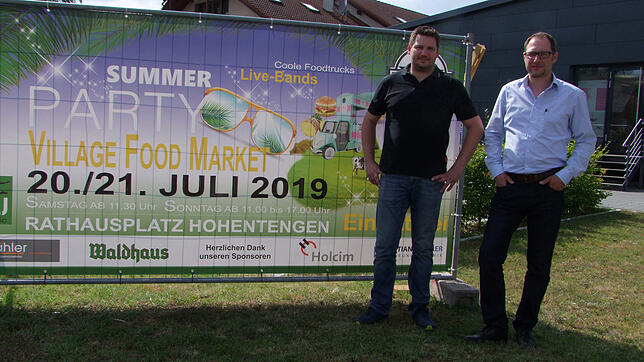Der Rathausplatz wird am Wochenende Bühne für den ersten Village Food Market mit Summer Party in Hohentengen. Im Bild Alexander Pfähler ...