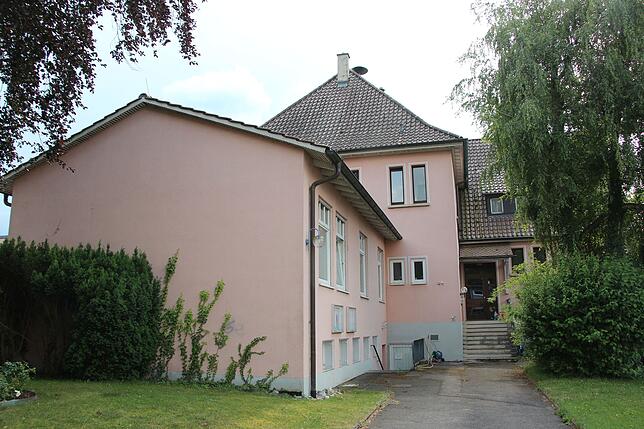 Das alte Schul- und Rathaus in Uhldingen: Ist der von der Gemeinde geplante Verkauf des historischen Gebäudes im Ortskern von Uhldingen ...