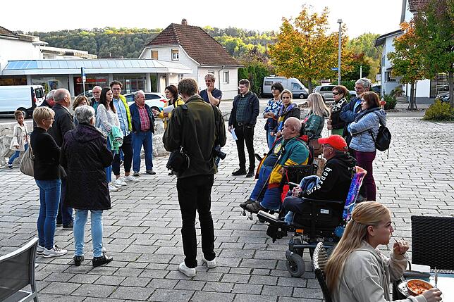 Mit reger Beteilung der Teilnehmer an den Begehungen in Unter- und Oberlauchringen wurden die einzelnen Probleme, hier die Gestaltung ...