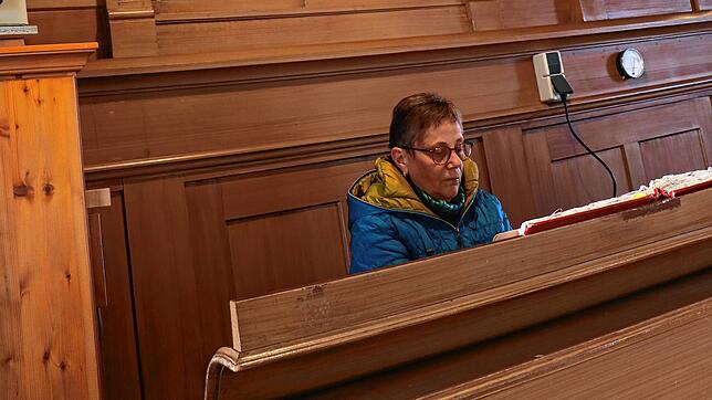 Die Orgel der Wellendinger Kirche ist historisch wertvoll, aber von Schimmel befallen. Auch für Organistin Monika Rombach wäre eine ...