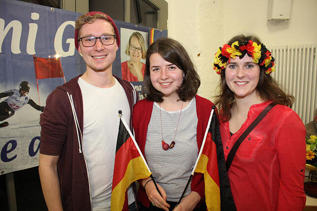 Sind von Kindesbeinen an an Anna-Lena Forsters Seite (v. l.): Yannic Harder, Linda Wößner und Chantal Eydner. Bild: Petra Reichle