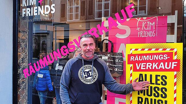 Olaf Süßke vor seinem Geschäft in der Paradiesstraße. Im März kommenden Jahres gibt er „Kim and Friends“ nach dann nach ...