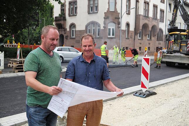 Die Planer: Michela Lagrutta (links) und Peter Martin arbeiten beim Tiefbauamt der Stadt und betreuen die Baustelle am Rheinsteig. Dabei ...