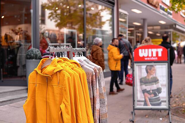 Draußen voll, drinnen eher weniger: So lautet das Zwischenfazit der Mitarbeiterinnen von Witt Weiden am Buchhornplatz.