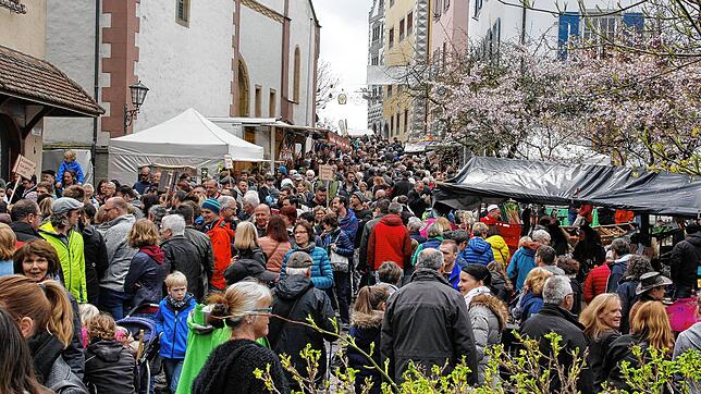 Groß ist traditionell das Interesse am Engener Ostermarkt – wie hier bei der letzten Auflage vor Corona im Jahr 2019. Jetzt wagt ...