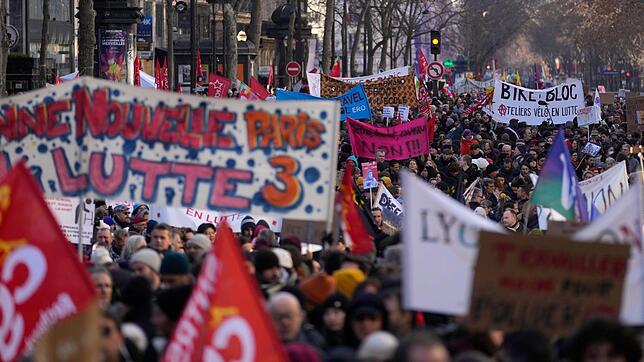 2023 setzte Frankreich trotz wiederholten Massenprotesten eine umstrittene Rentenreform durch. Seitdem dürfen die Franzosen erst später ...