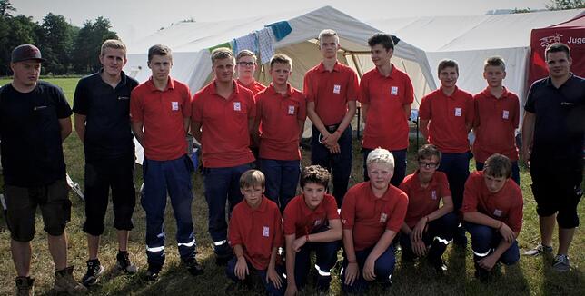 Die Jugendgruppe der Feuerwehr Albbruck unter der Leitung von Jugendleiter Nicolas Morat (rechts), bereitete sich auf ihren Start zur ...