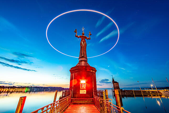 Die Imperia in Konstanz: Der Überlinger Fotograf will touristische Attraktionen der Bodenseeregion in neues Licht tauchen.