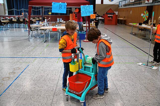 Bild 25: Kinder übernehmen Stadthalle in Tiengen – Einblicke in Fez City