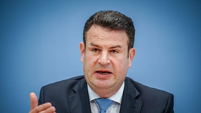 Wer Bürgergeld bezieht muss wohl ab 2024 mit härteren Sanktionen rechnen, wenn es nach Bundesarbeitsminister Hubertus Heil geht.