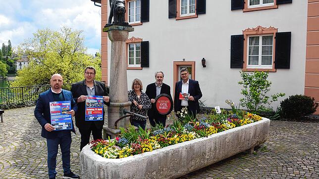 Sie freuen sich auf das Frühlingsfest in Bad Säckingen (von links): Gioni Fornarotti, Christian Kaeser vom Oldtimertreffen in Bad ...