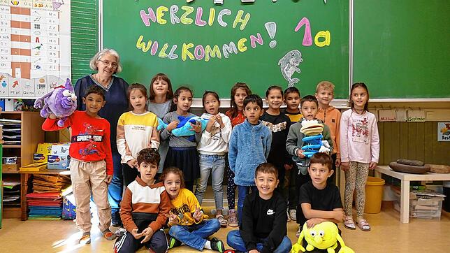 Die Klasse 1a der Radolfzeller Teggingerschule lernte an ihrem ersten Tag Klassenlehrerin Ute Müller kennen.