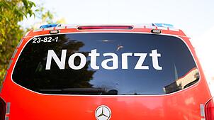 Ein Arbeiter hat sich bei einem Sturz in Ravensburg schwer verletzt. (Symbolbild)