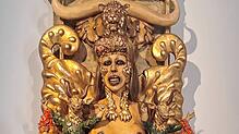 Peter Diederichs‘ „Artemis“ (1975) zeigt sich ebenso theatralisch wie ironisch.