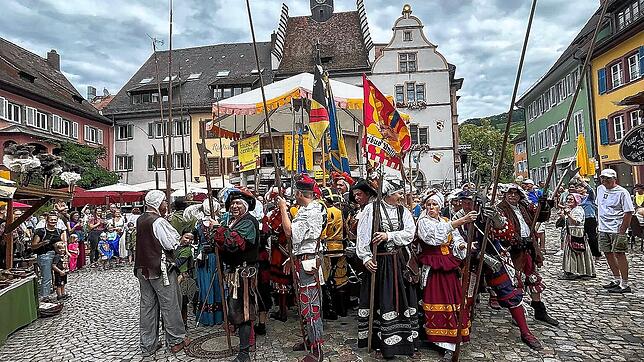 Eine Mittelaltergruppe schlägt über das Festwochenende ihr Lager auf dem Grundstück des Ebi-Hof auf und lädt zu einer Zeitreise ein. ...