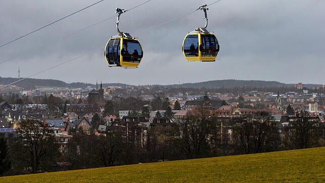 Die Seilbahn-Idee wird kontrovers diskutiert. Bild: Götz, dpa/Montage: Kerstin Harich