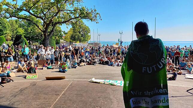 Bild 4: Etwa 1500 Menschen fordern bei Fridays-for-Future-Demo in Friedrichshafen eine konsequente Klimapolitik