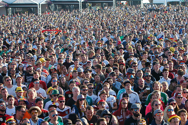 Bild 13: Public Viewing auf dem Southside am Samstag