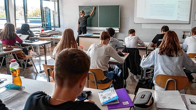 In einer Karlsruher Schule findet der Unterricht mit offenen Fenstern statt. Im September ging das noch. Jetzt im Winter wurde es zur ...