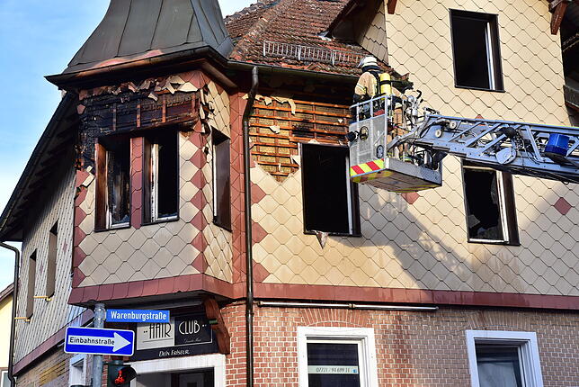 Bild 8: Bilder des ausbrennenden Weinhaus Schunk