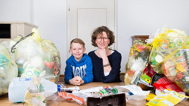 Haben sich vorgenommen, deutlich weniger Plastikmüll zu produzieren: SÜDKURIER-Redakteurin Kerstin Mommsen und ihr Sohn Paul.
