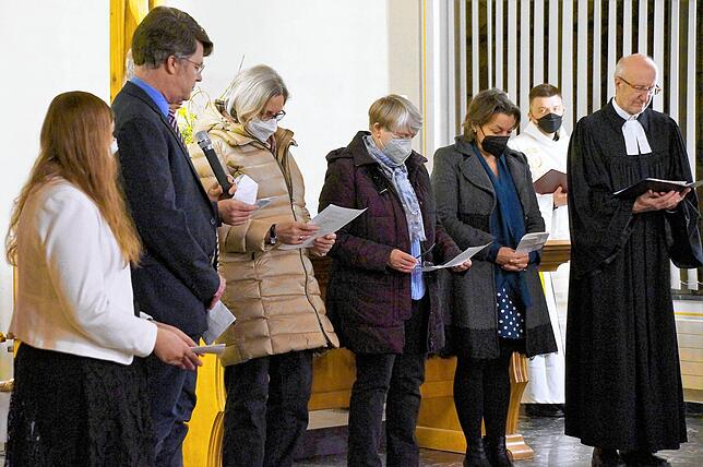 Bild 5: Tränen und Friedenslichter bei der Mahnwache in Stockach