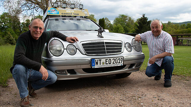 Zwei Freunde, ein Auto und 7000 Kilometer Nebenstraßen: Reiner Jehle (links) und Johannes Mihm aus Dogern wagen das Abenteuer ...