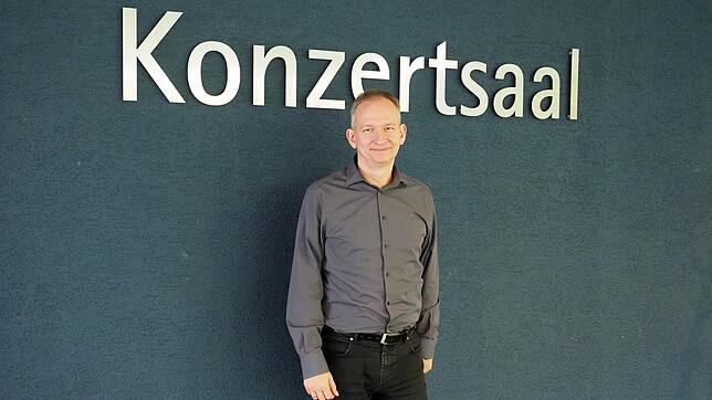 René Schuh, Direktor der Bundesakademie für musikalische Jugendbildung Trossingen, ist ein Musikpädagoge mit außergewöhnlich breiter ...
