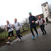 Mit Sport und Spaß ins neue Jahr: Beim Silvesterlauf in Uhldingen-Mühlhofen wird keine Zeit genommen. Man möchte in der Geimeinschaft ...