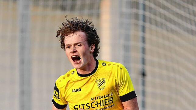 Connor Mitchell steuerte drei Tore zum 6:2-Sieg des SV Denkingen über den FC Öhningen-Gaienhofen bei.
