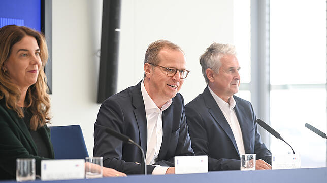 frx RRPS Jahresbilanz Die Laune im Vorstand von Rolls-Royce Power Systems (RRPS) in Friedrichshafen ist mehr als gut: Vorstandschef Jörg Stratmann verkündet ...