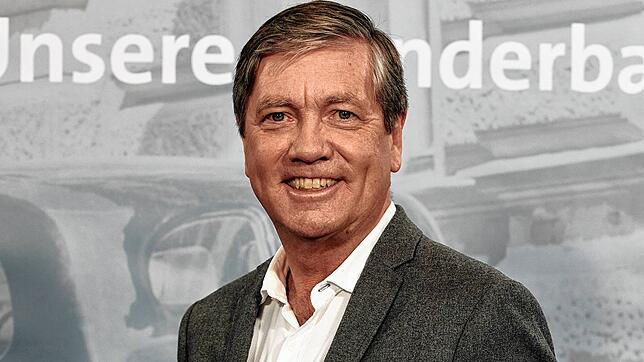 Peter Prange, 65, Schriftsteller, feierte seinen Durchbruch 1999 mit „Das Bernstein-Amulett“. Seither zahlreiche Bestseller ...