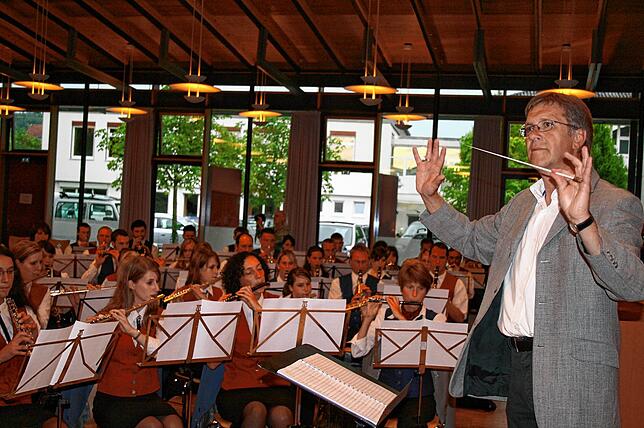 Am fünften Juni 2008 dirigierte Komponist Kurt Gäble zum ersten Mal ein Orchester aus Musikern der fünf Salemer Musikvereine. Zuvor ...