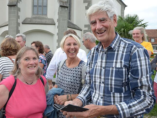 Auch Annemarie Faden, Barbara Jakobs-Mogwitz und Winfried Krämer halten sich über die sozialen Medien über die Aktionen der Markdorfer ...
