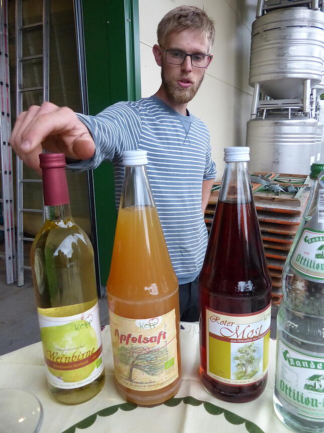 Apfel mit Birnen verglichen: Philipp Kopp von der gleichnamigen Mosterei lud schon mal zum Vorgeschmack aufs Apfel(herz)fest im ...