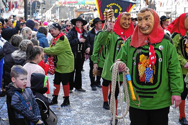 Bild 34: Bilder vom großen Fasnet Samschdig-Umzug der Poppele-Zunft (3)