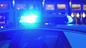 Ein Senior hat in Baden-Württemberg seine gesamten Ersparnisse in Höhe von 170.000 Euro durch Anlagebetrug verloren. (Symbolbild)