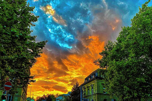 Feuerroter Abendhimmel über Konstanz
